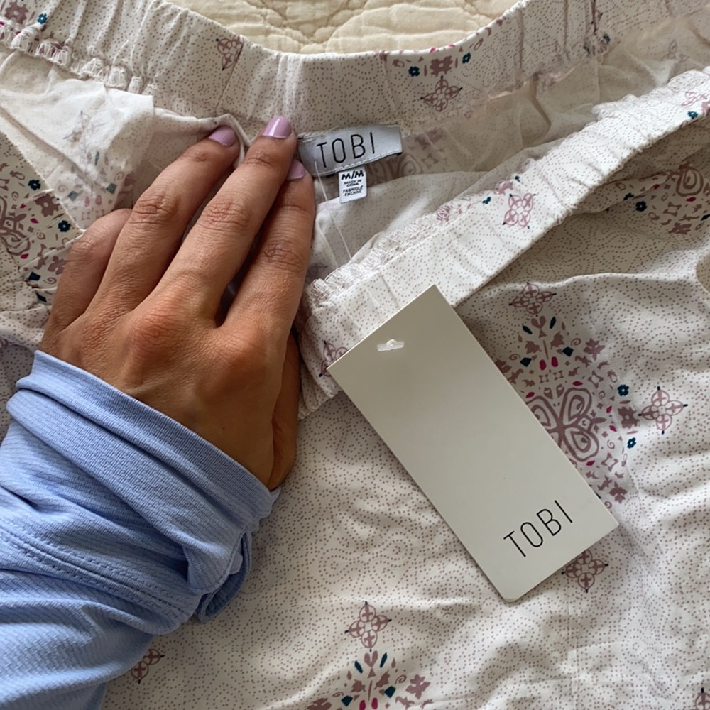 White And Blush Pattern Two Piece Set - image 4